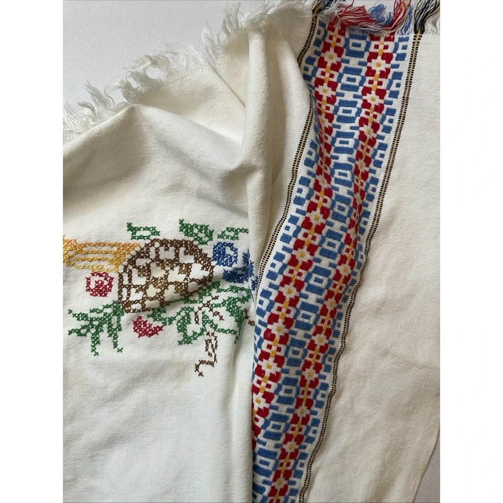 Tablecloth Embroidered And Woven Vintage Shabby Chic Cottage Core 44 X 50